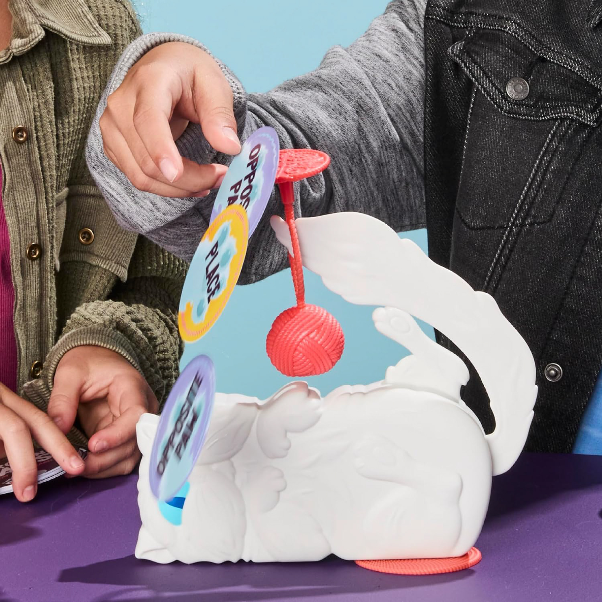 THROWING PAWS A CAT CARD GAME-03